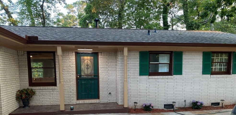 Building Photo - 1451 Snapfinger Rd