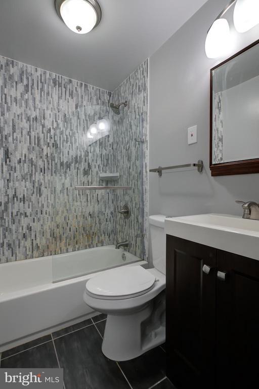 Building Photo - 16 N Bradford St