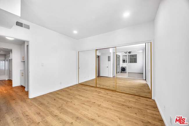 Building Photo - 14144 Dickens St