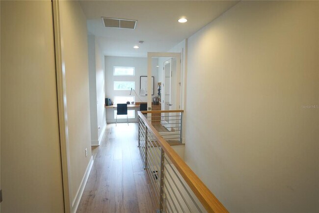 Building Photo - 209 S Trask St