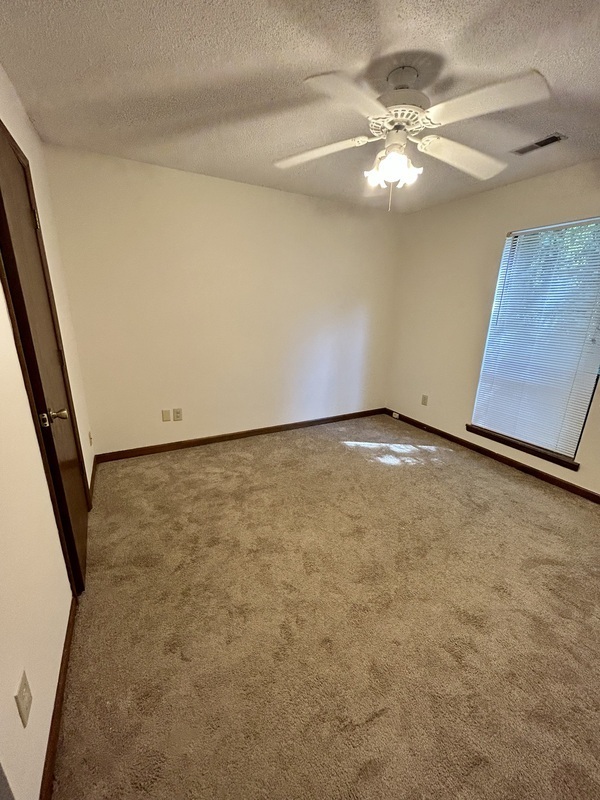 Building Photo - 6521 Danbrook Park Dr