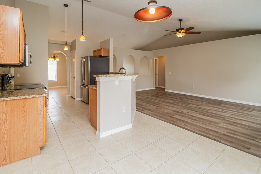 Building Photo - 816 Jarnac Dr