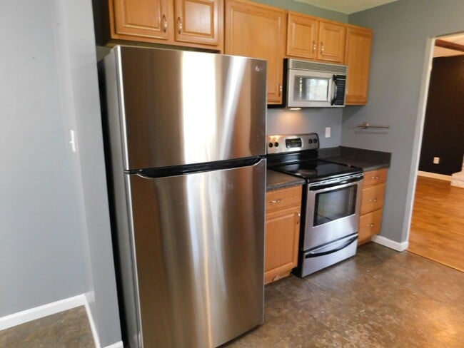 Building Photo - Quaint Family Home