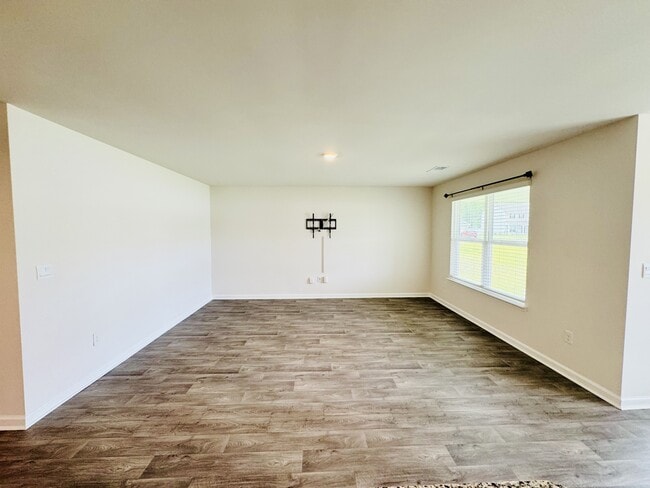 Building Photo - 505 Strawberry Fld Wy