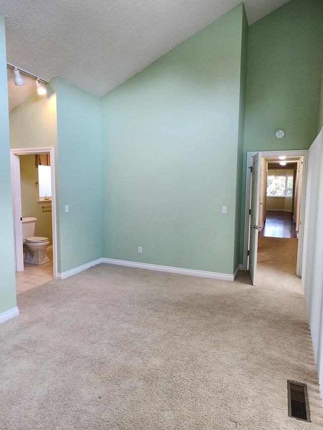 Building Photo - Centrally Located Richland Home, Close to Columbia Center Amenities!