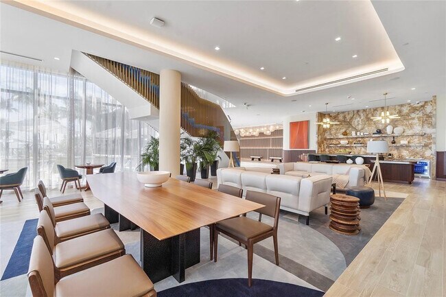 Building Photo - 1116 N Ocean Blvd