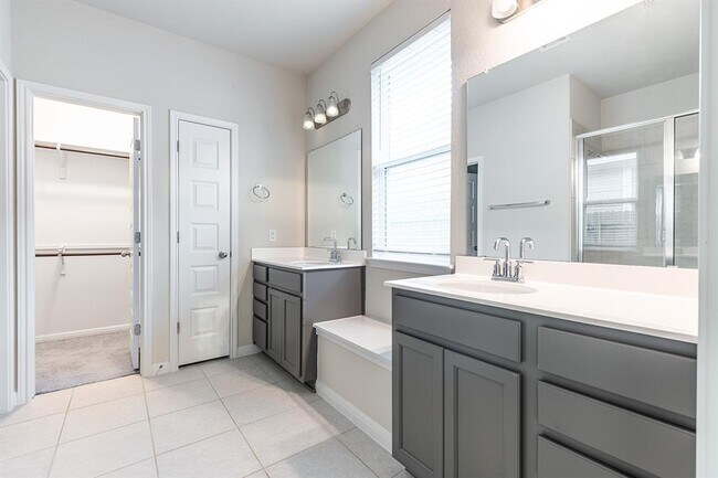 Building Photo - 313 Michaelis Dr