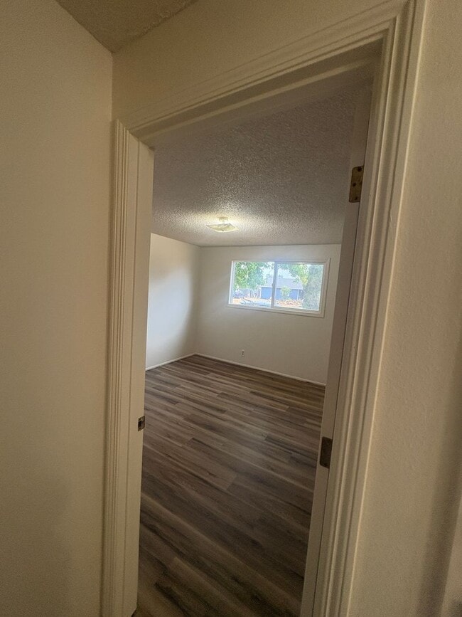 Building Photo - 3 Bedroom, 2 Bathroom House in Bethel-Dane...