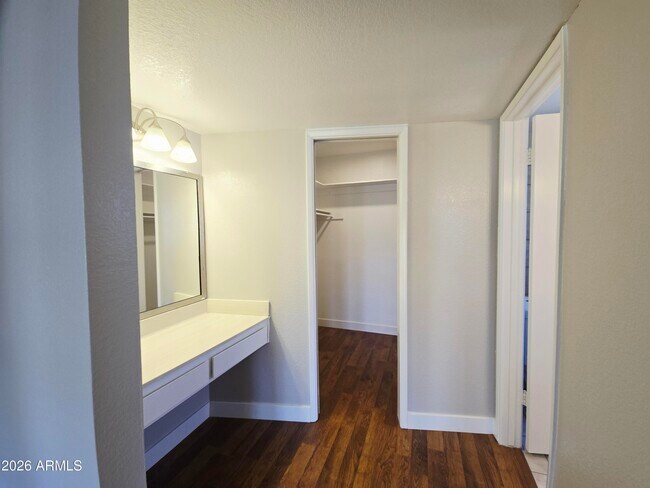 Building Photo - 5132 W Las Palmaritas Dr