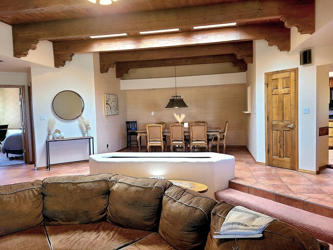 Building Photo - BEAUTIFUL HOME IN A PRIME LOCATION | Showings Coming soon!