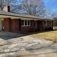 Building Photo - Brick Ranch Style home with 3 Bedrooms, 2.5 Baths