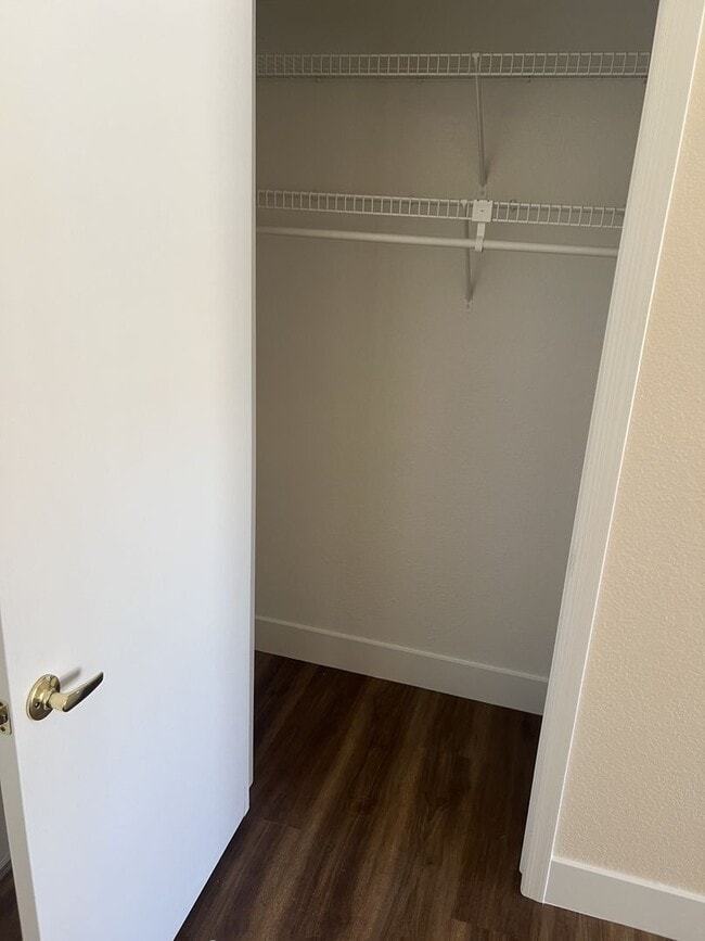 Building Photo - Beautifully Updated 2 Bedroom, 2 Bathroom ...