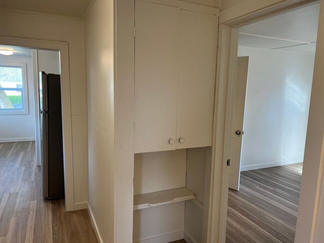 Building Photo - Updated 3 bedroom 1 bathroom house! MOVE I...