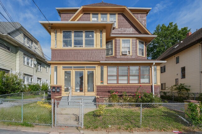 Primary Photo - 140 Kent Ave