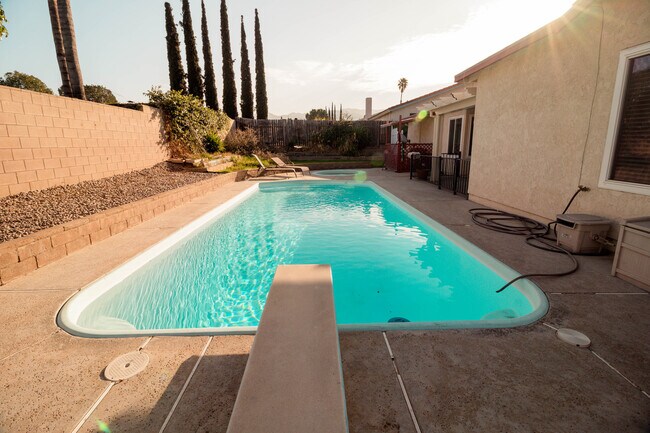 Building Photo - Spacious 4 Bed / 2 Bath Pool Home in Prime Corona Location!