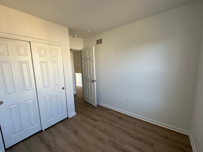 Building Photo - 6655 Musgrave St