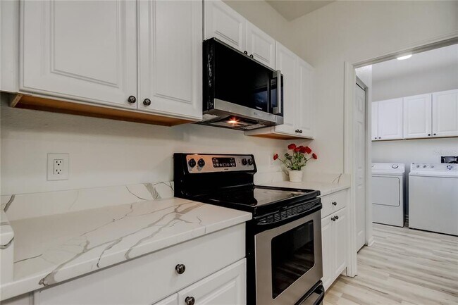 Building Photo - 2107 Portofino Pl