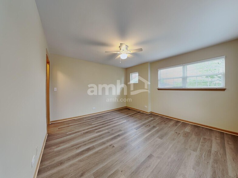 Building Photo - 560 S Annandale Dr