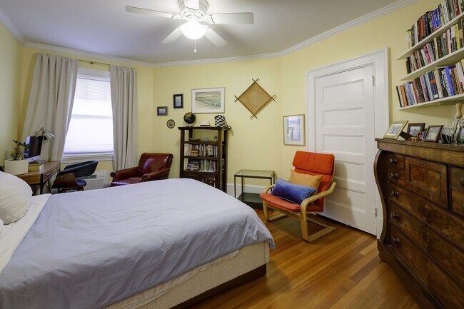 Building Photo - Great Luxury 1 Bedroom 1 Bath on Connecticut Ave in Kalarama