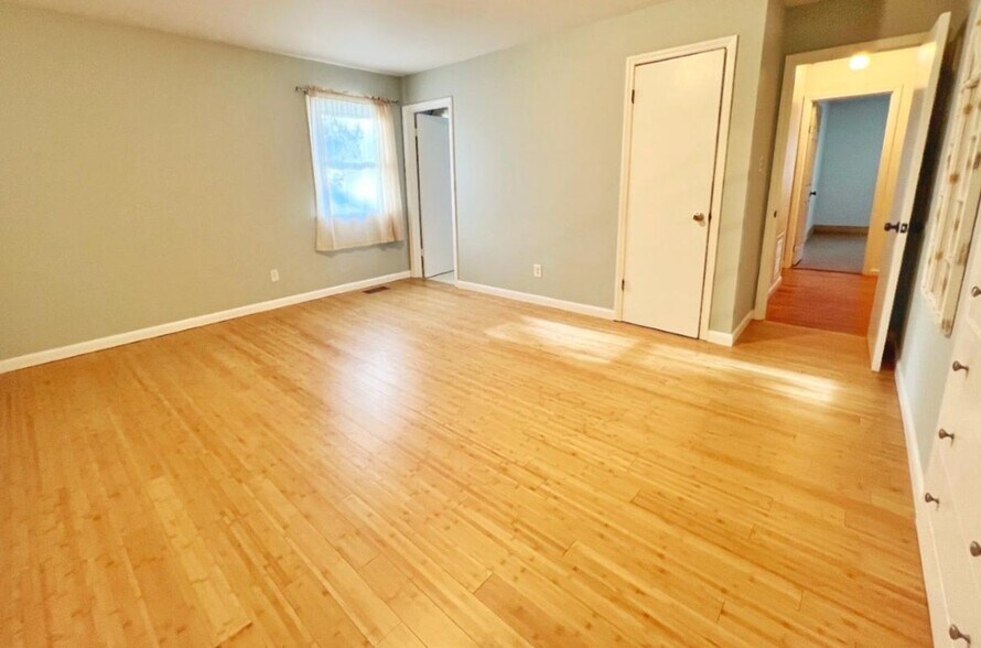 Building Photo - 525 Birnamwood Dr