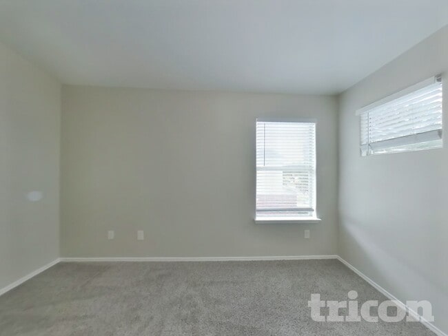 Building Photo - 8227 Radial Ct