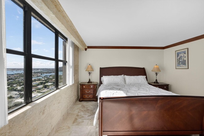 Building Photo - 3400 N Ocean Dr