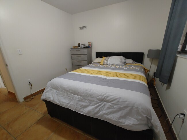 Building Photo - 1901 NW S River Dr