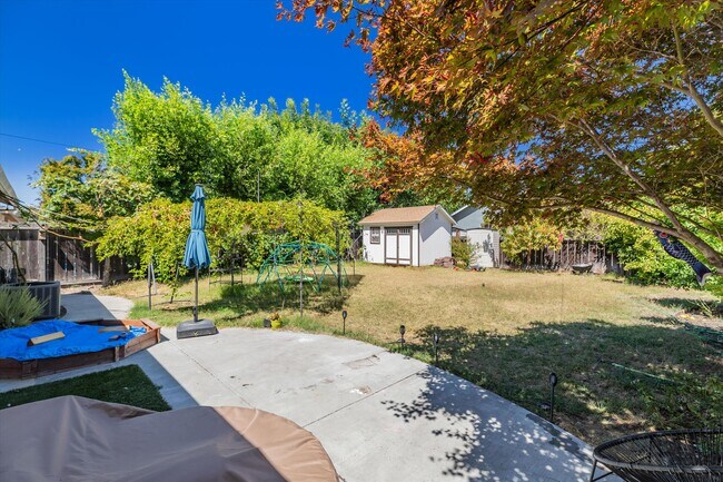 Building Photo - 755 Enright Ave