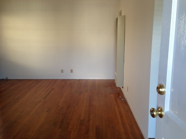 living room - 2900 Palm Ave