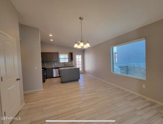 Building Photo - 15017 Dream Ct