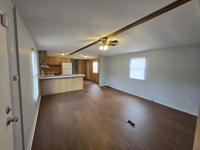 Building Photo - 105 Colonial Ct