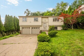 Building Photo - READY FOR MOVE IN! NEWLY RENOVATED 3 BEDRO...