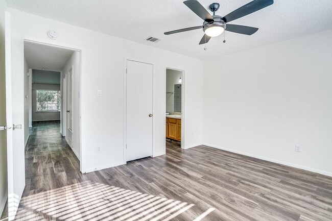 Building Photo - 616 Greenlawn Blvd