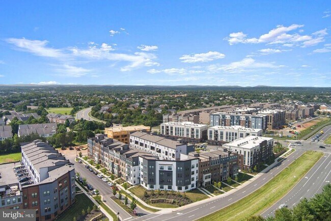 Building Photo - 43785 Transit Sq