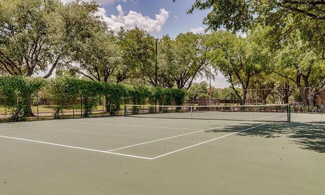 Building Photo - 13911 Hollowgreen Dr