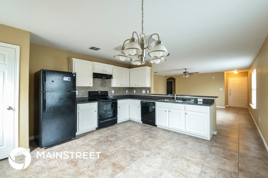 Building Photo - 11235 Pecan Canyon