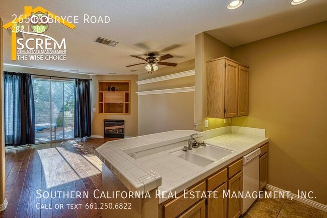Building Photo - Two Bedroom Cheyenne Townhome in Valencia