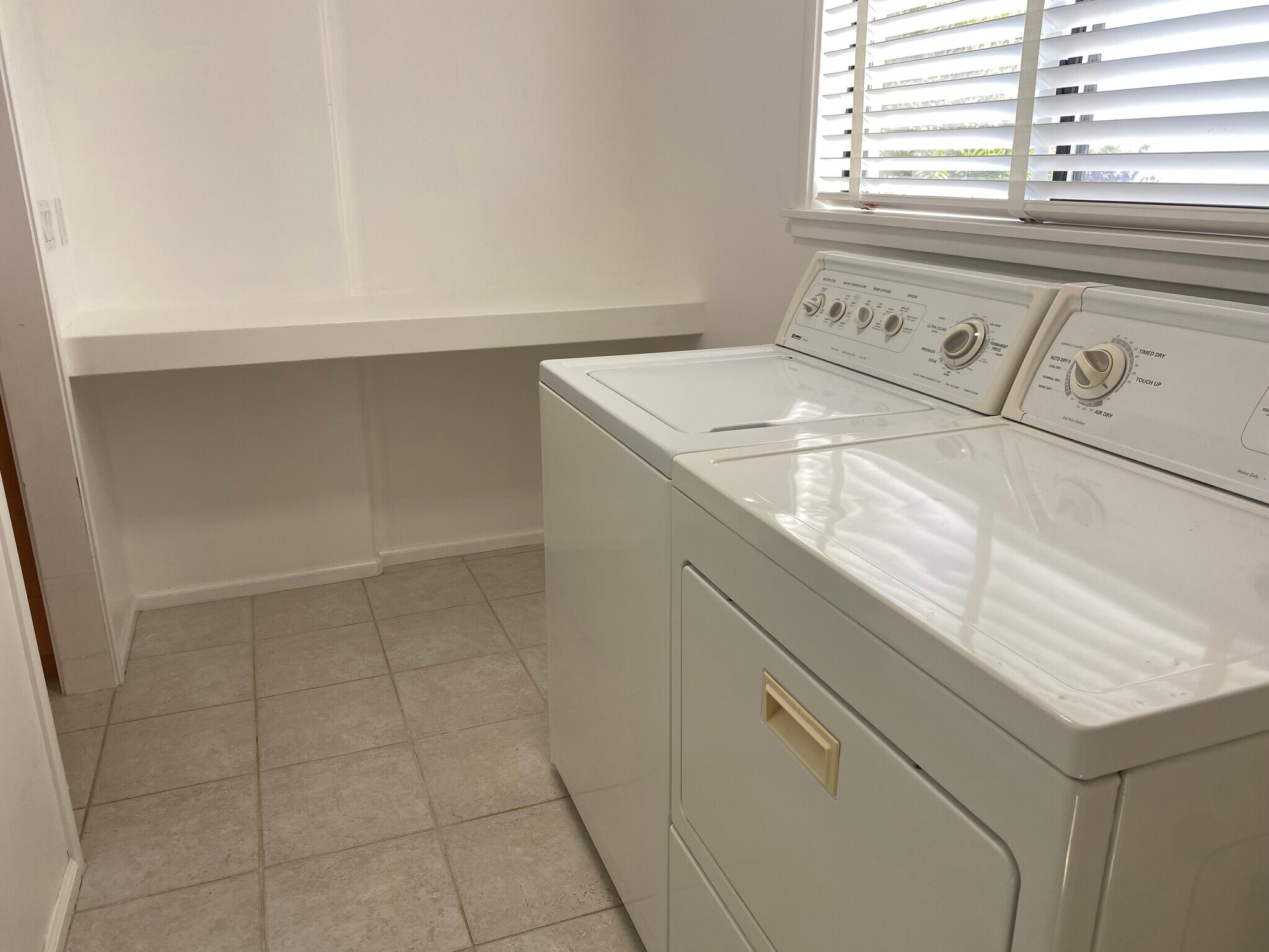 Laundry room - 632 Airport Rd