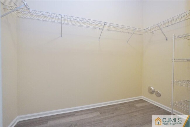 Building Photo - 636 St Andrews Pl