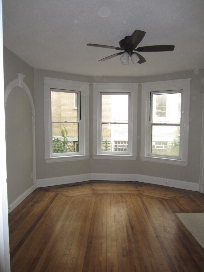 Building Photo - 571-573 Howell