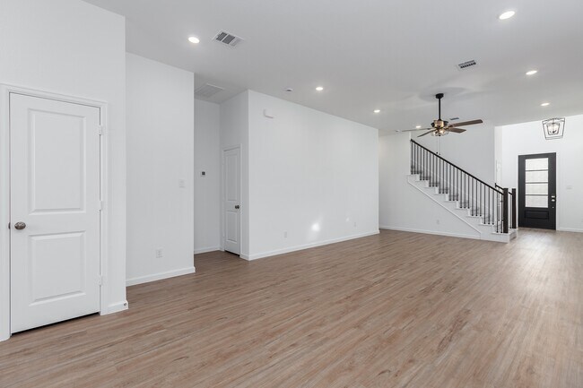 Building Photo - 4224 Waterlily Spg Wy