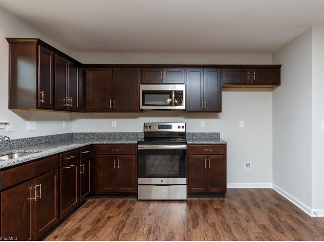 Building Photo - 2424 Kings Cross Ct