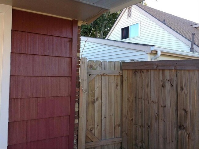 Building Photo - 5801 Rosalie Ct