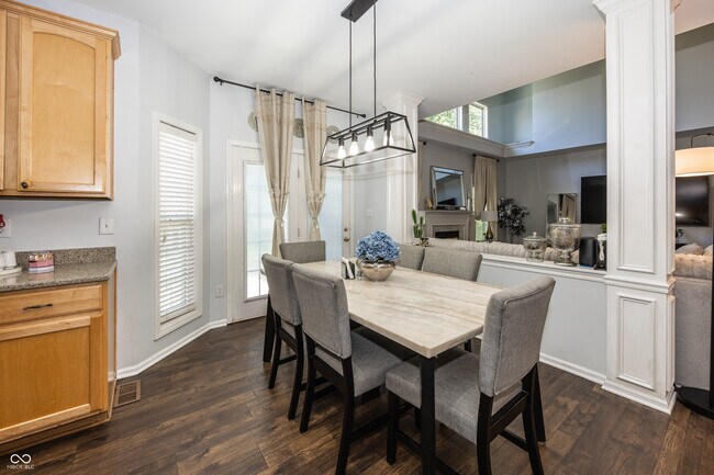 Building Photo - 5889 Pebblestream Dr