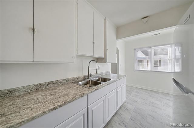 Building Photo - 628 Strong St