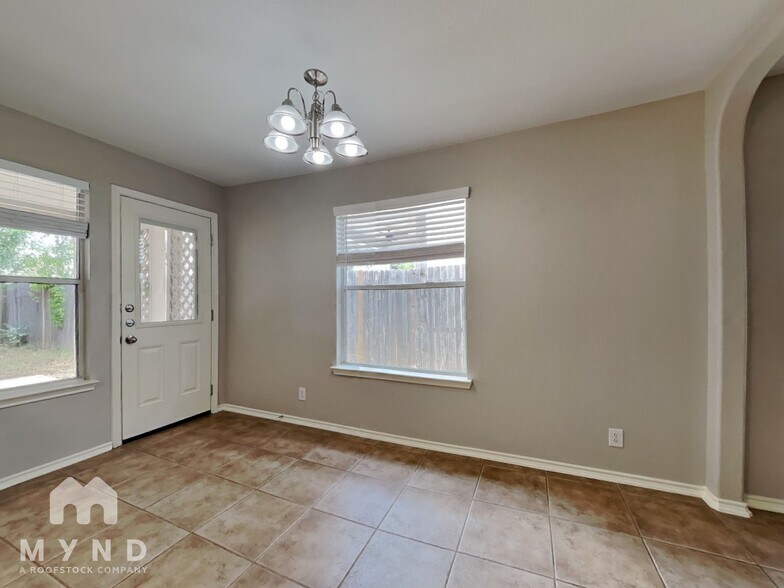 Building Photo - 10210 Briar Rose