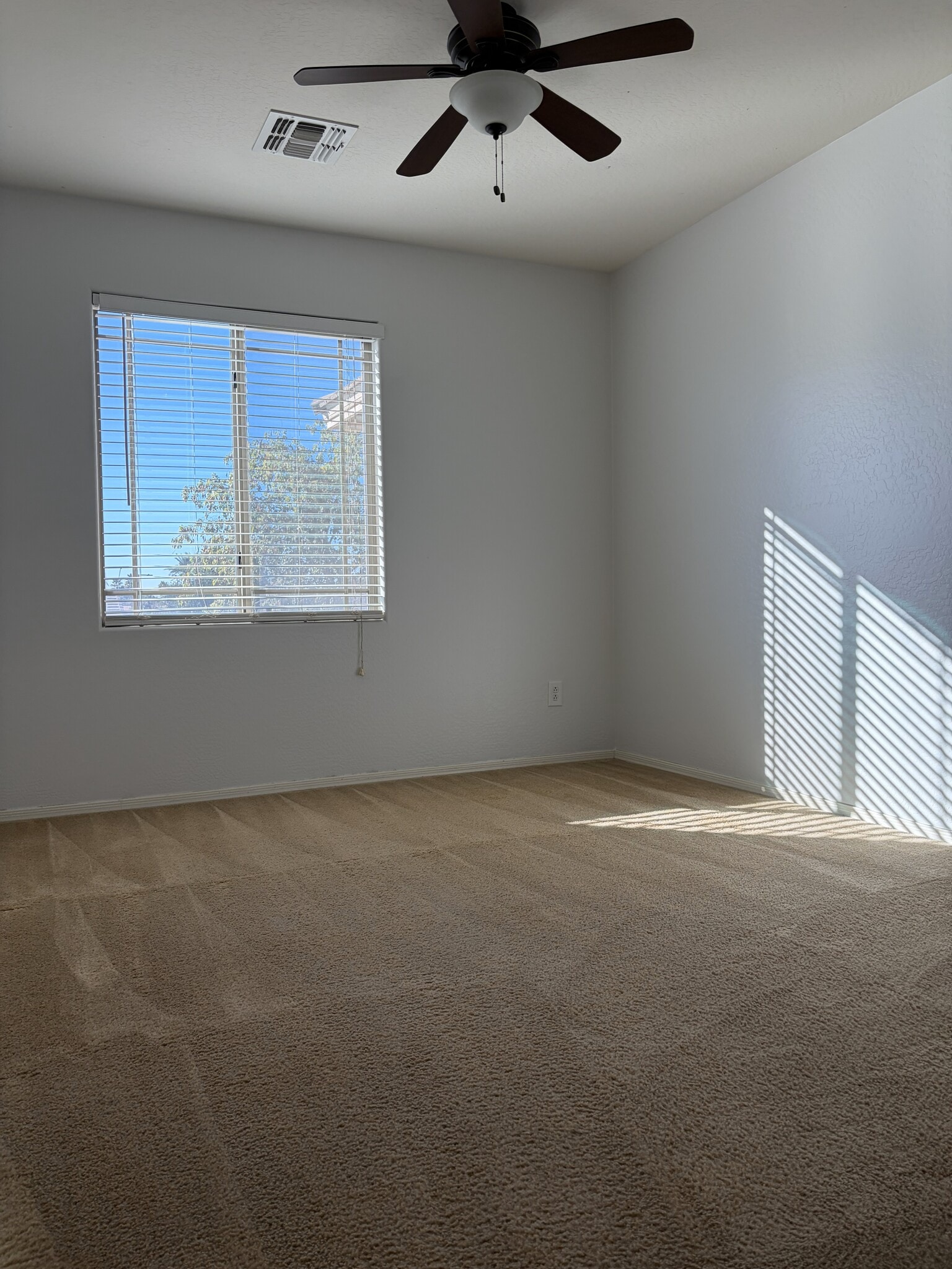 BR2 - 15642 W Devonshire Ave