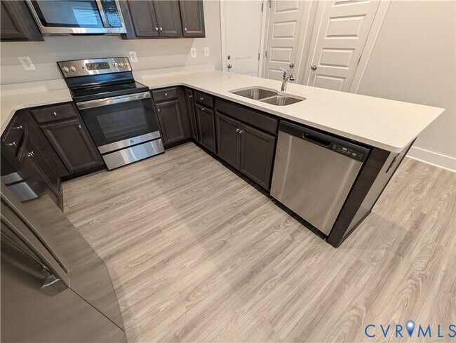 Building Photo - 2715 Acadia Dr