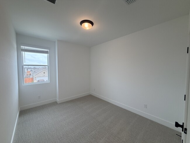 Building Photo - 405 Bauer Lp