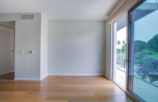 Building Photo - 1705-1725 Ocean Ave